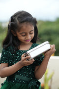 Girl holding the MAYA ECO 800ml stainless steel lunch box