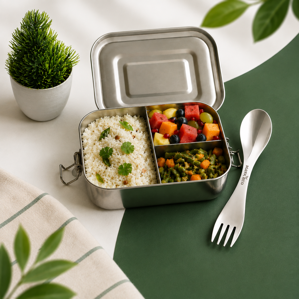 MAYA ECO 800ml lunch box packed with rice, fruit and vegetables, with spork